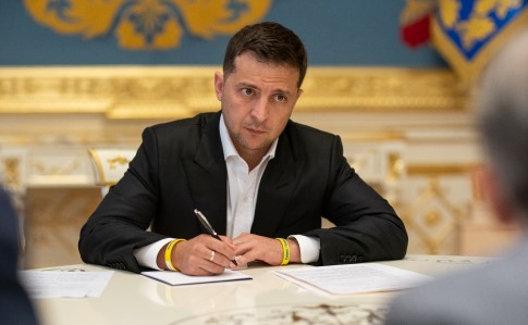 The head of state signed a law that equates e-passports to paper