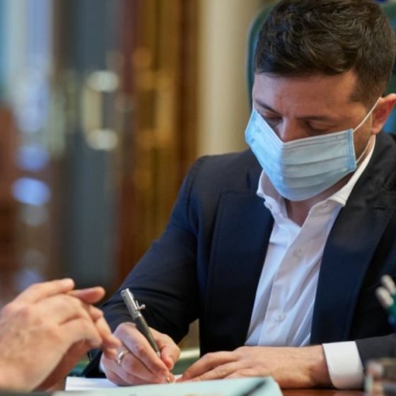 President of Ukraine Volodymyr Zelenskyy signed laws on preferential customs clearance of cars with European license plates
