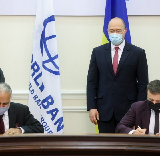Ukraine and the International Bank Signed Agreements Worth $411 mln