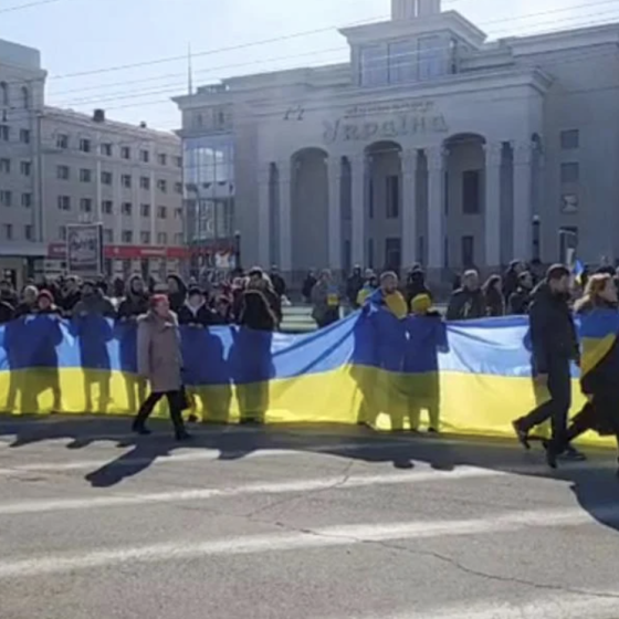 Civilian Ukrainians Out To Take Kherson from Russian Occupiers