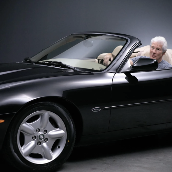 Richard Gere Sells His “Jaguar XK8” To Help Ukraine