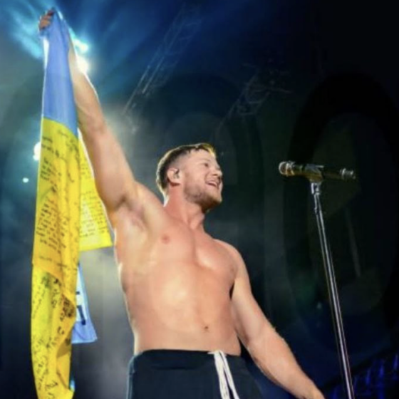 The Soloist of “Imagine Dragons” Dedicated a Song to Ukraine