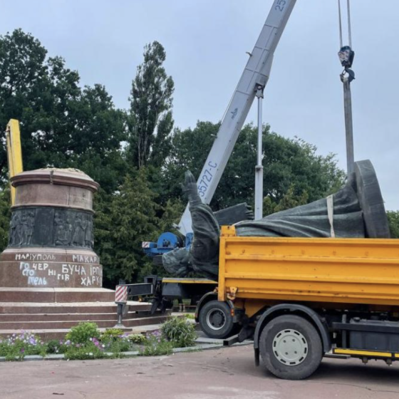 Another Monument “Friendship” of Ukraine and Russia Was Dismantled