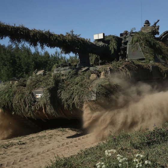 Ukraine Buys 100 “Panzerhaubitze 2000” Howitzers From Germany