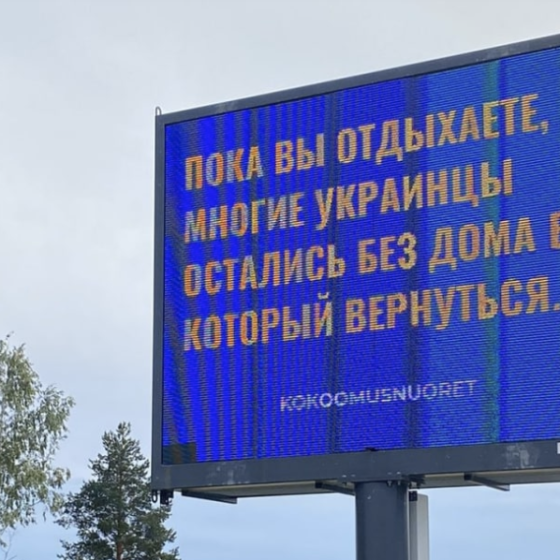 The Finnish City on the Border With Russia Daily Raises Ukrainian Flag 