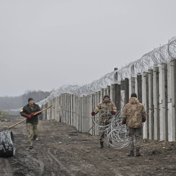 Ukraine Builds a Wall on the Border With Belarus