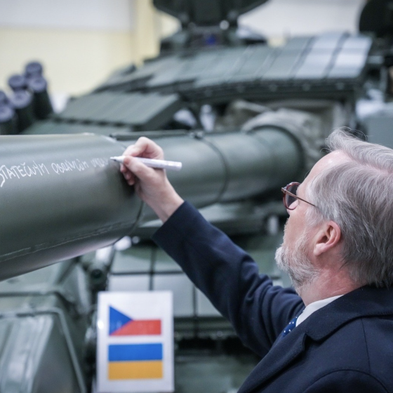 Petr Fiala Left Encouraging Message on a Tank for Ukraine