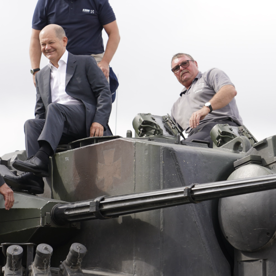 European Parliament Calls Scholz Forget About Pauses