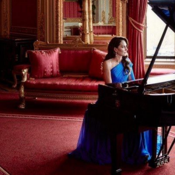 Catherine Middleton Played “Stephania” on the Piano