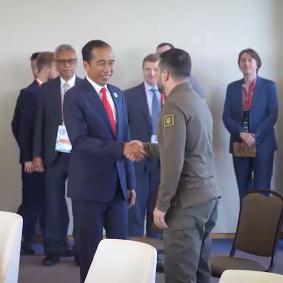 Zelenskyy and Joko Widodo on G7 21