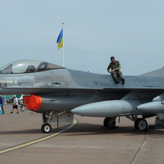 Ukrainian Pilots Get Behind the Wheel “F-16”