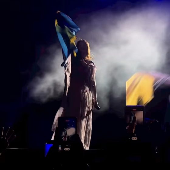 “Florence and the Machine” Supports Ukraine