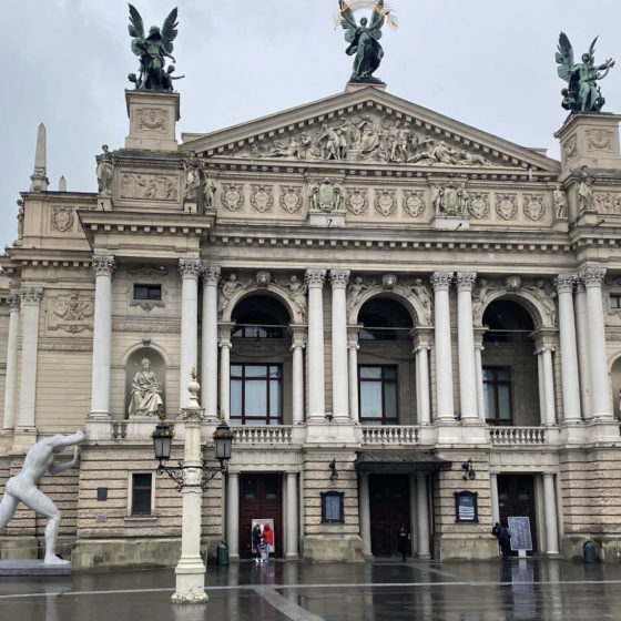 Italian Sculptor Gifted a 5.5-Meter Statue to Ukraine