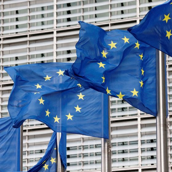 Bloomberg Economics Predicts Slowdown in Global Economy for 2024, with Challenges in the Eurozone