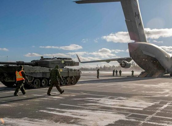 Spain Hands Ukraine a New Batch of Leopard 2 Tanks