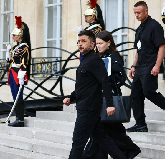 Volodymyr Zelenskyy Meets with US Envoy Steve Witkoff in Paris
